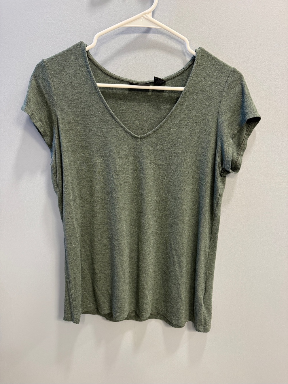 Tahari Heathered Green V-Neck Short Sleeve Tee Medium